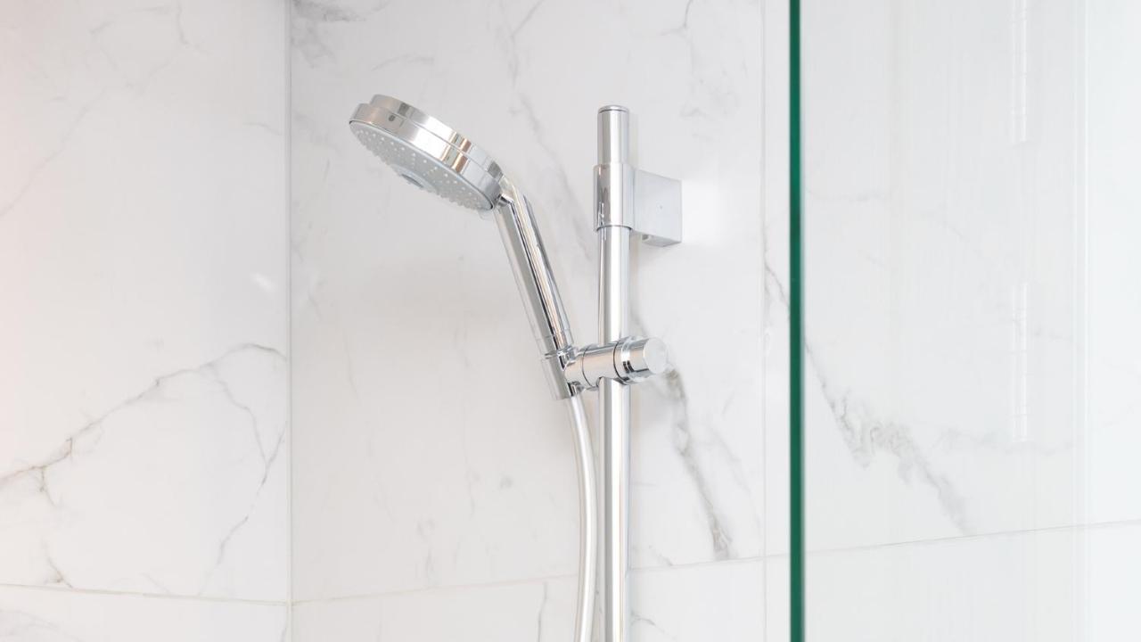 Horizon By Skycity Окленд Экстерьер фото A shower head