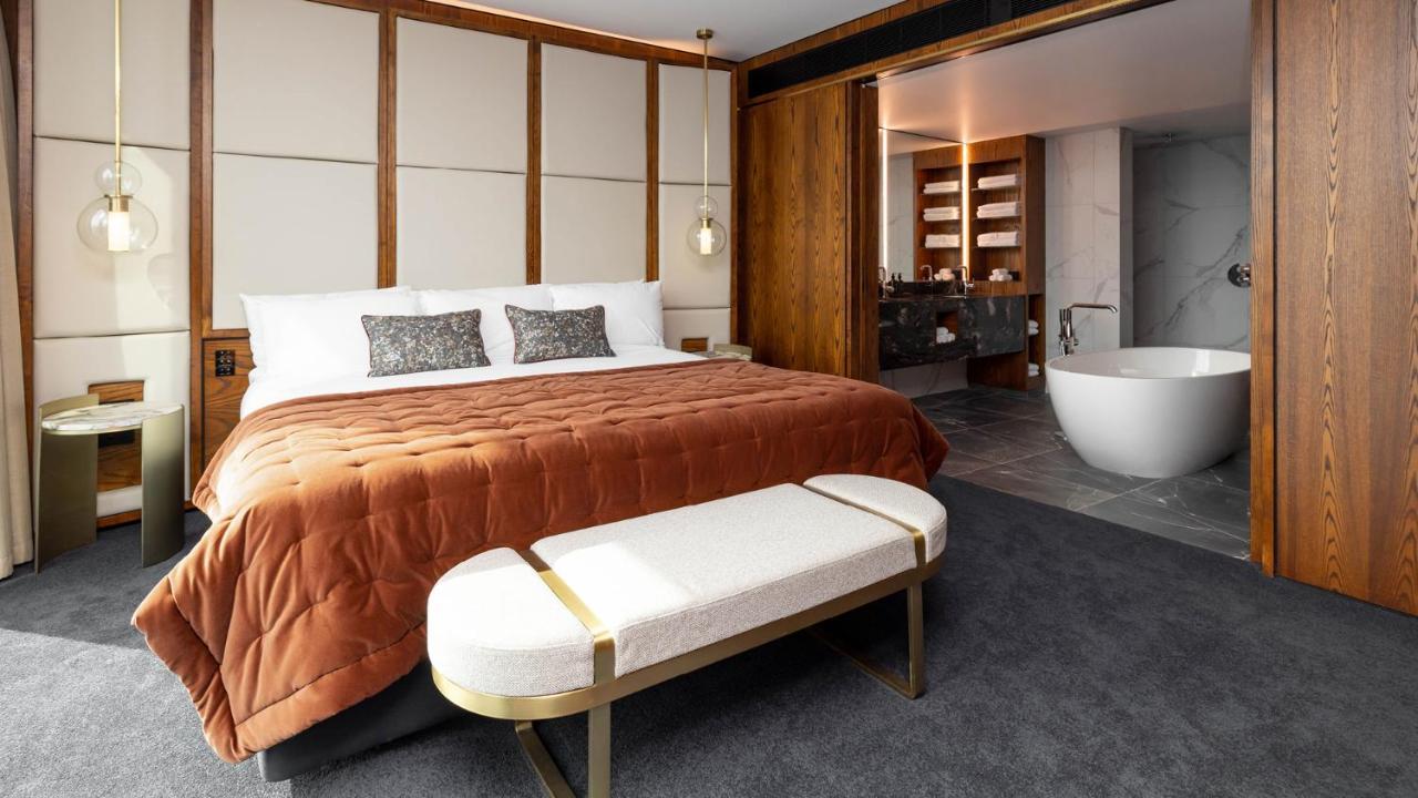 Horizon By Skycity Окленд Экстерьер фото A bedroom at The Hari