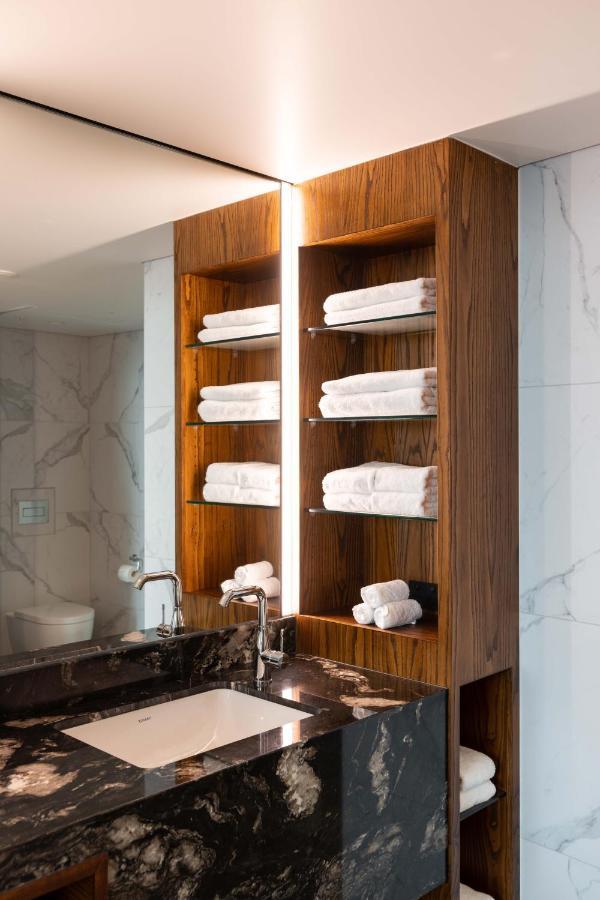 Horizon By Skycity Окленд Экстерьер фото A bathroom cabinet