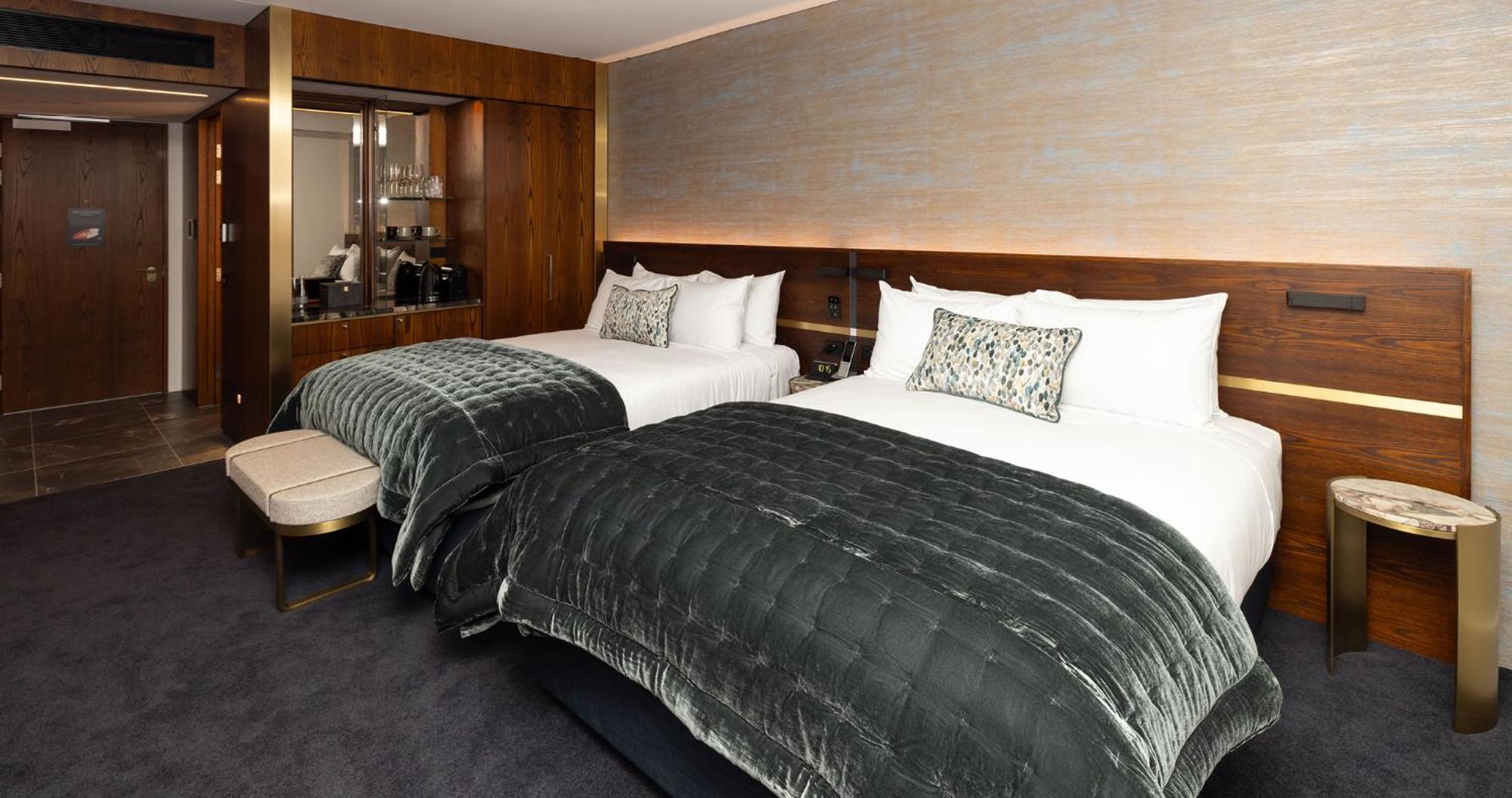 Horizon By Skycity Окленд Экстерьер фото A bedroom at The Ivy Collection
