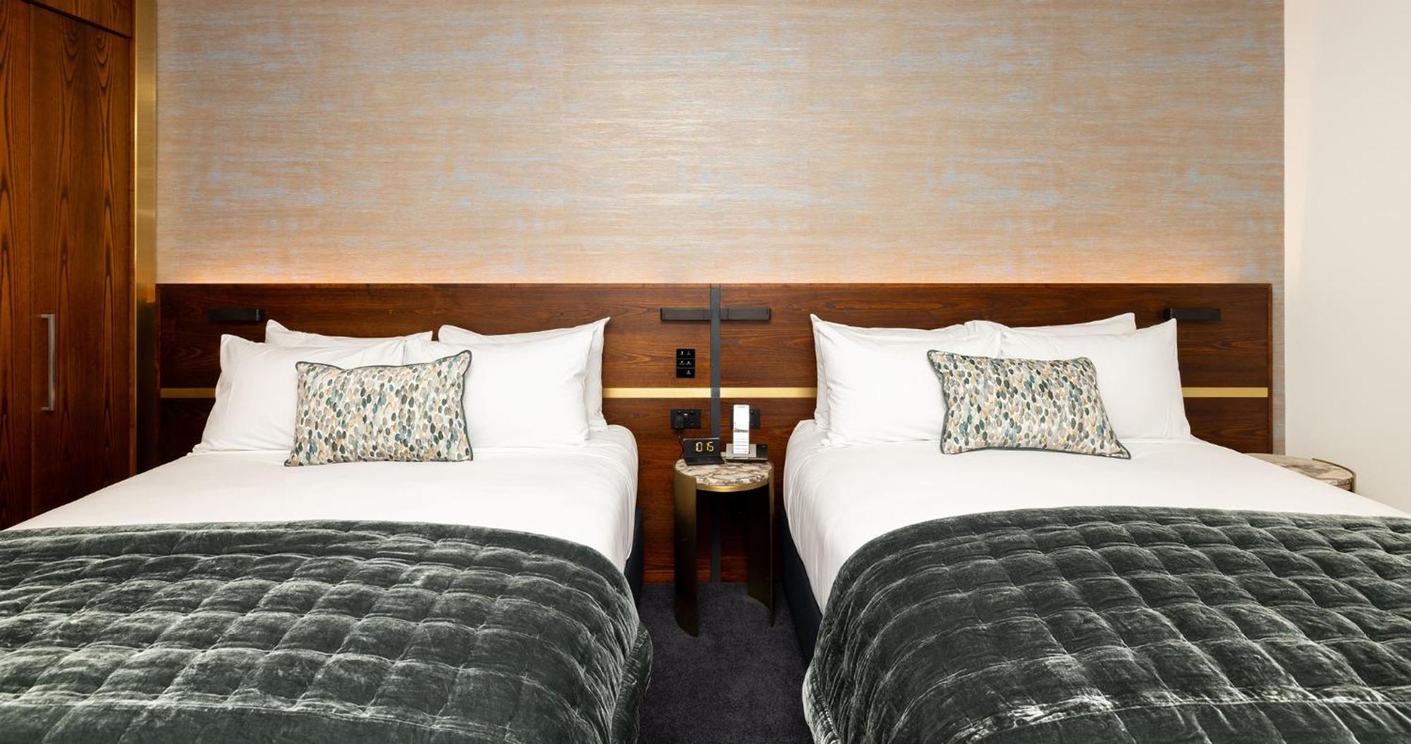 Horizon By Skycity Окленд Экстерьер фото A room at the hotel