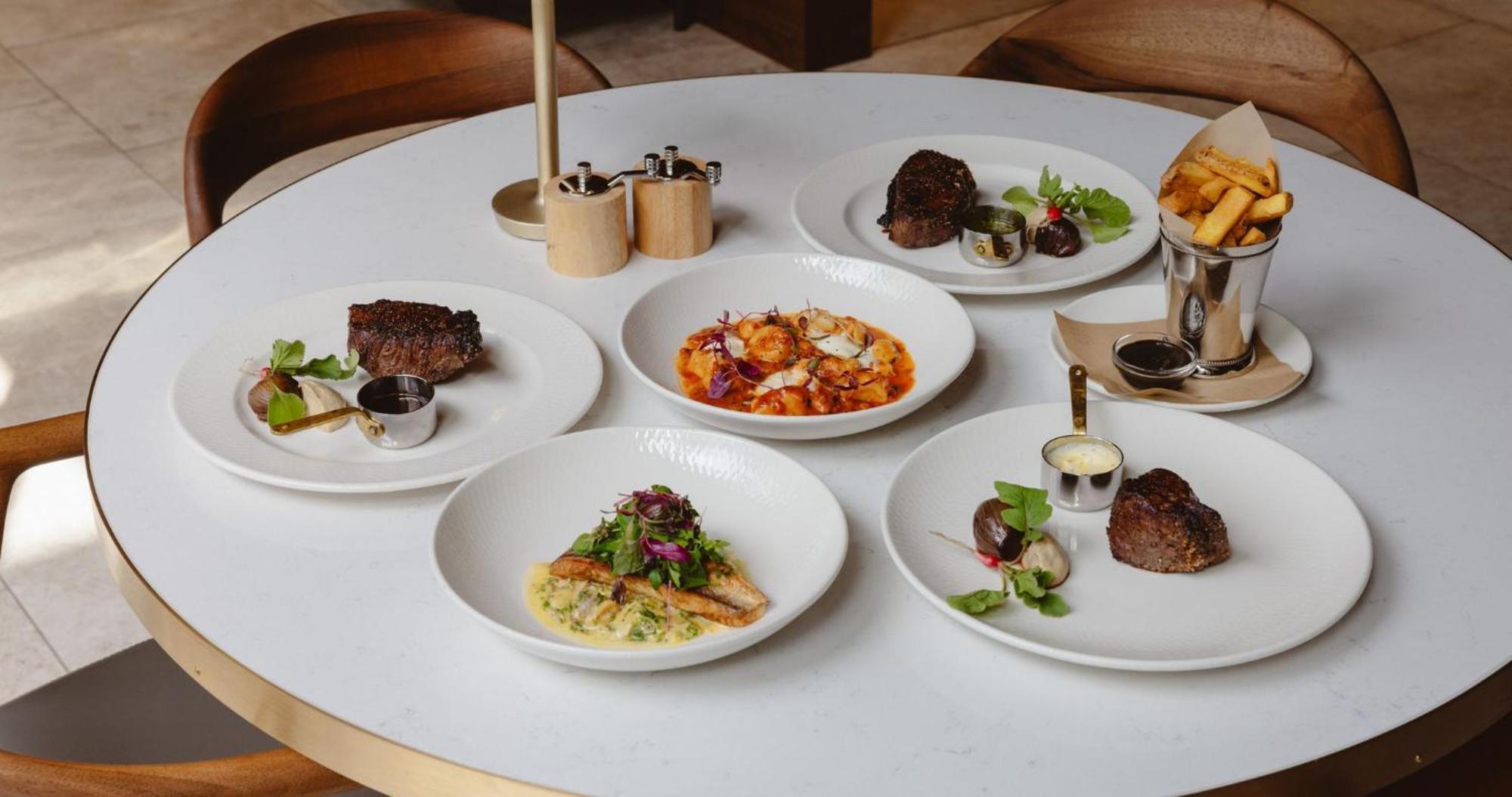 Horizon By Skycity Окленд Экстерьер фото Dishes at the restaurant
